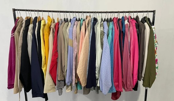 Mastering the Art of Fashion Presentation with Retail Clothes Racks